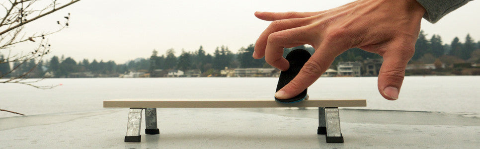fingerboard fingerskate on butter bench